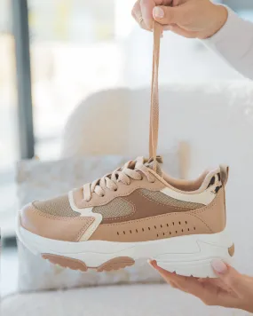 Zapatilla de mujer color camello con cordones - Daniela